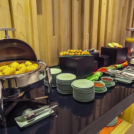 Harris Hotel Raya 꾸따 외부 사진