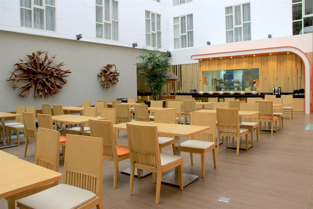 Harris Hotel Raya 꾸따 외부 사진
