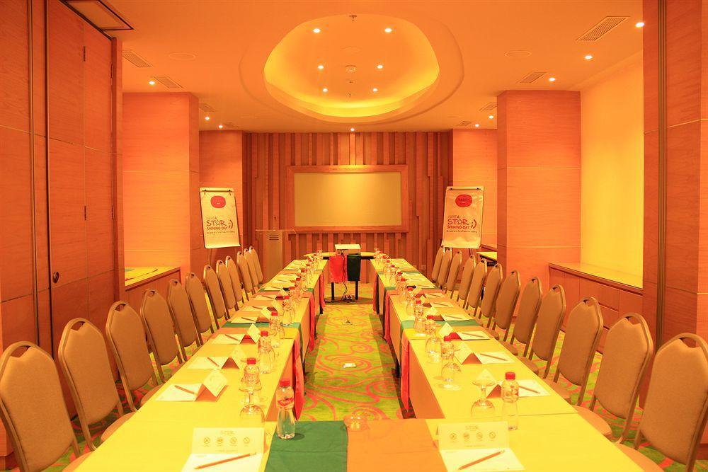 Harris Hotel Raya 꾸따 외부 사진