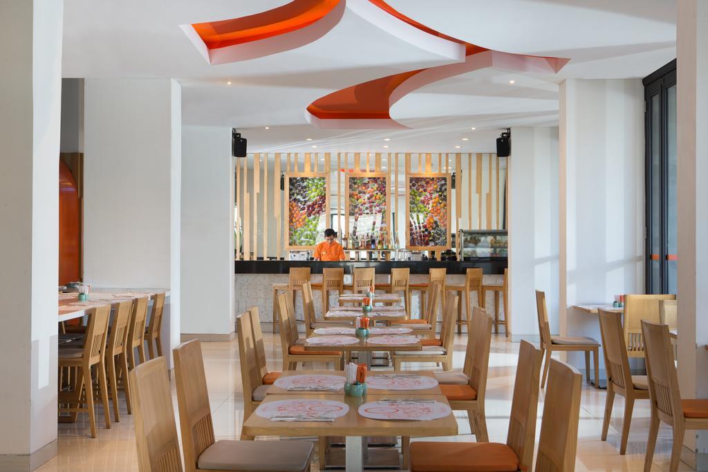 Harris Hotel Raya 꾸따 외부 사진