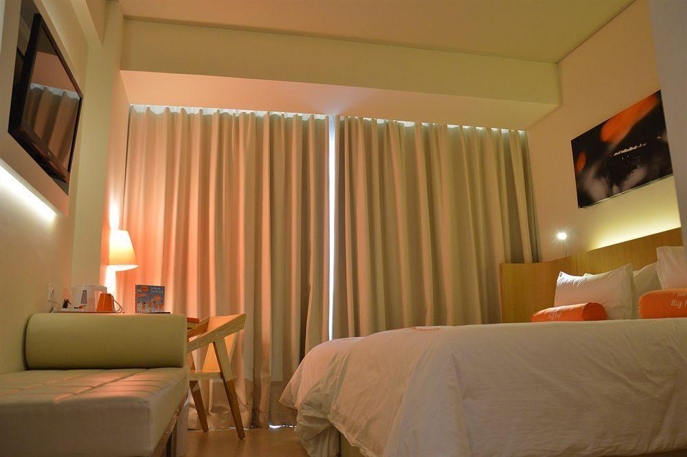Harris Hotel Raya 꾸따 외부 사진