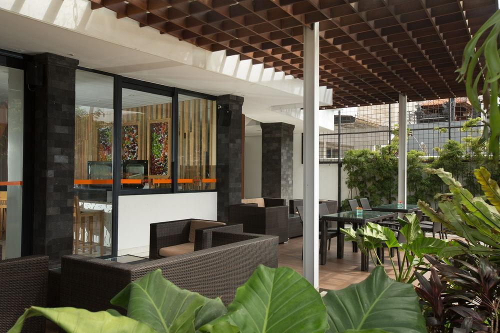 Harris Hotel Raya 꾸따 외부 사진