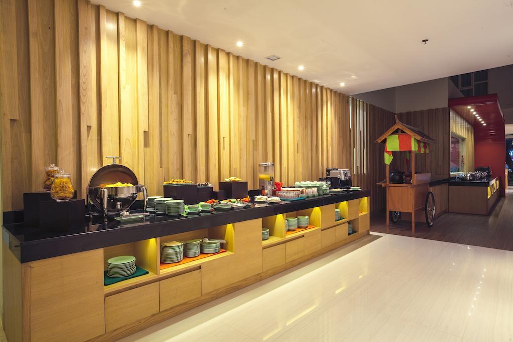 Harris Hotel Raya 꾸따 외부 사진