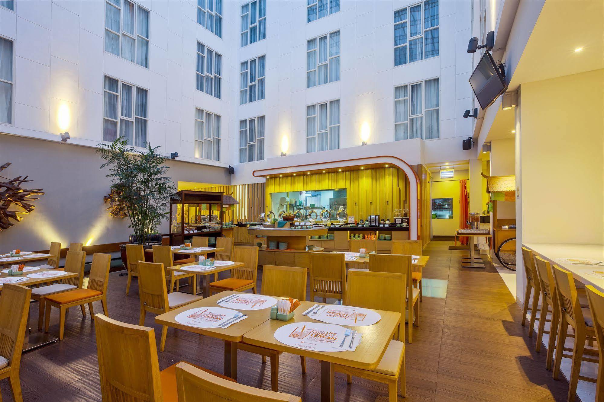 Harris Hotel Raya 꾸따 외부 사진