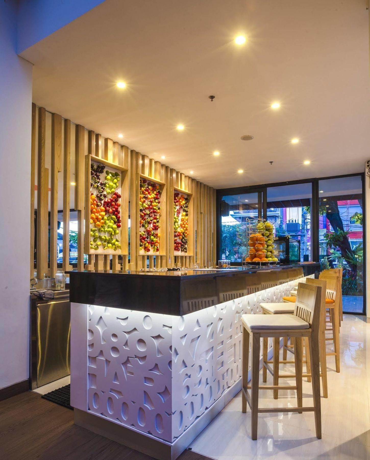 Harris Hotel Raya 꾸따 외부 사진