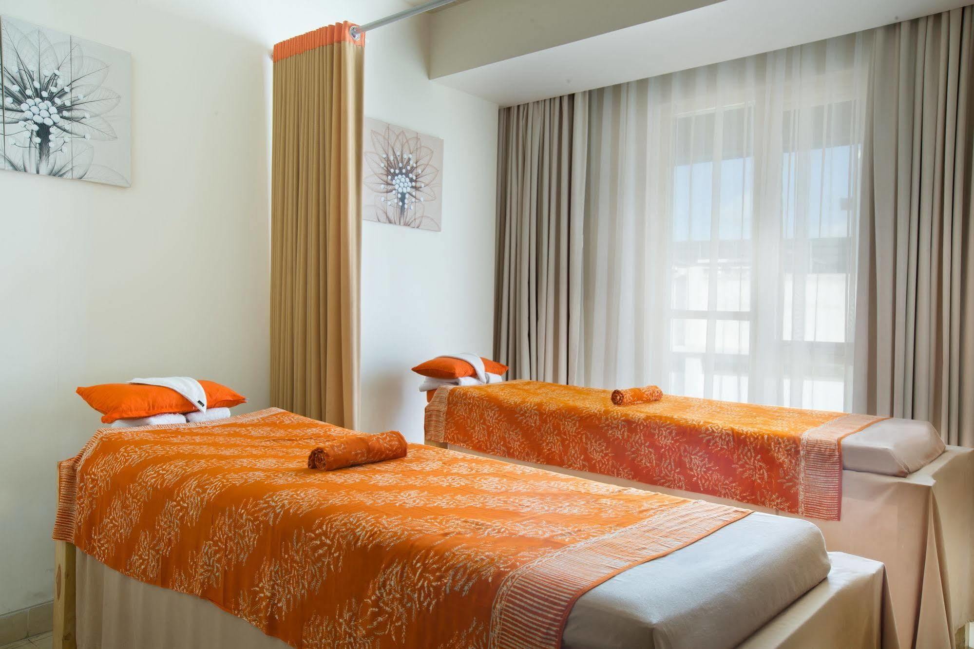 Harris Hotel Raya 꾸따 외부 사진