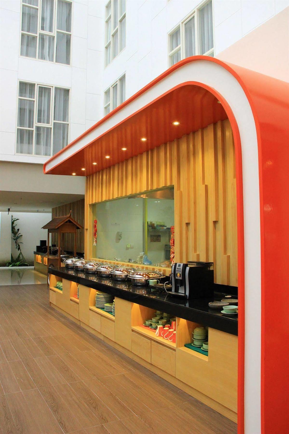 Harris Hotel Raya 꾸따 외부 사진