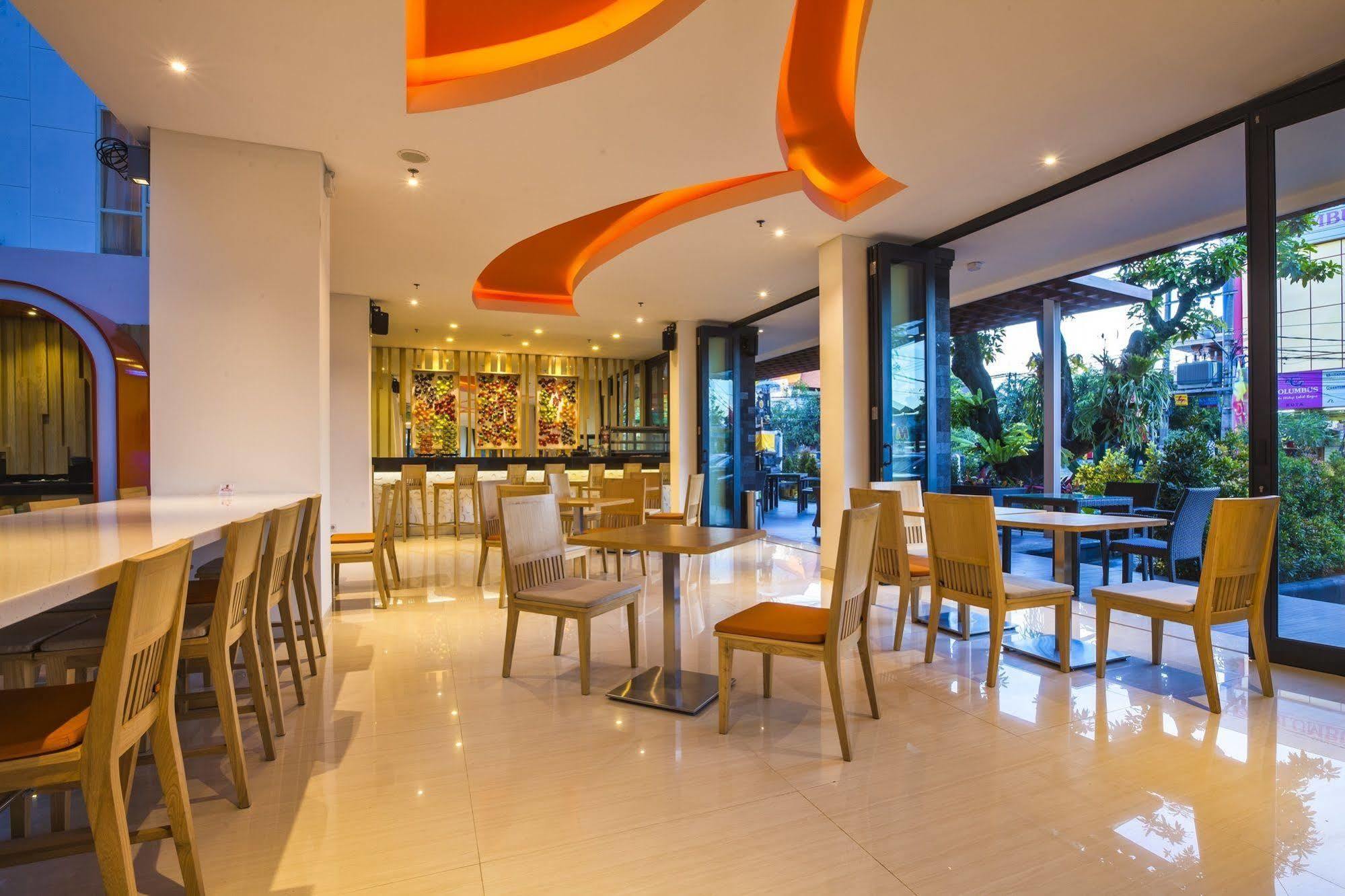 Harris Hotel Raya 꾸따 외부 사진